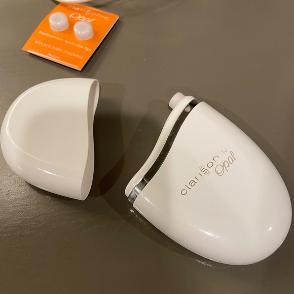 Clarisonic Opal Sonic Infusion System w/ 2 Sealed Replacement Heads and Charger - Picture 2 of 3
